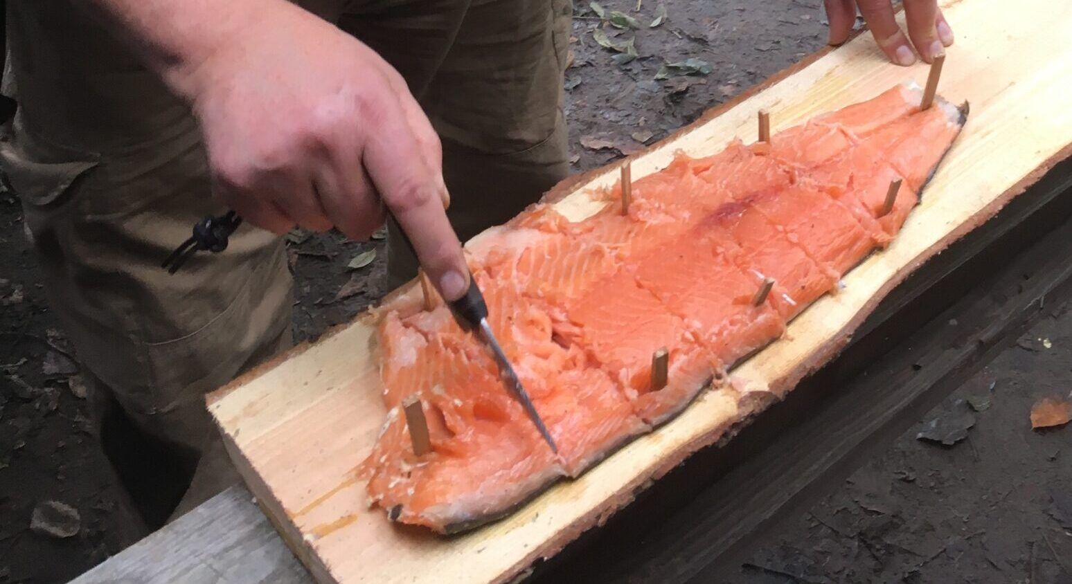 Er du en vildmand? Kan du overleve i naturen? 5C basic survival skills. Æg og bacon. Skotsk æg. Røget laks. Tændstål. Læderarbejde.