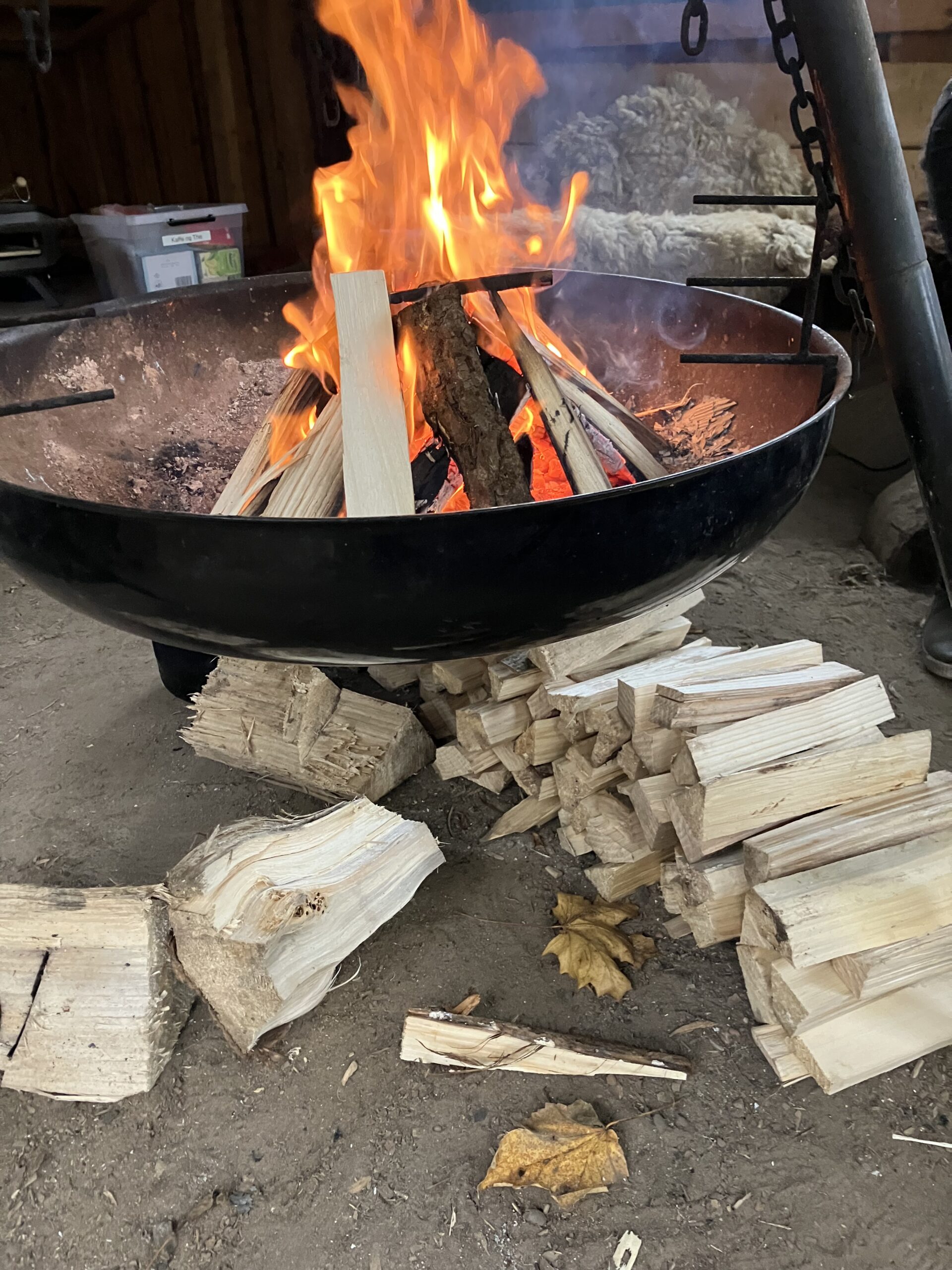 Friskkløvet brænde